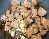 A picture of step 2 of Braised Pork Ribs with Pumpkin.