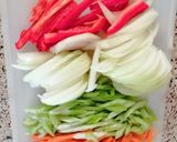 Foto del paso 3 de la receta: Alas de pollo salteadas con verduras..
