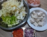 Foto langkah ke 1 dari resep Sayur Bening Tahu Timun Ayam.