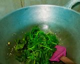 Foto langkah ke 4 dari resep Tumis Bayam Minyak Wijen.