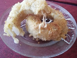 Aros de cebolla rellenos con queso