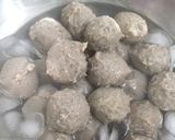 Foto langkah ke 4 dari resep Bakso Sapi kenyal homemade.