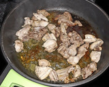 Foto del paso 1 de la receta: Arroz de pollo y conejo con algas