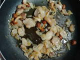 Spaghetti cremoso con setas (rápido y fácil)