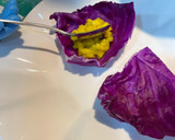 Foto del paso 3 de la receta: Tartar de salmón y Granada (o mango) sobre hoja de lombarda