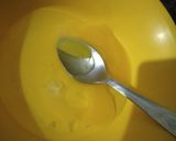 अंड्याचा ऑमलेट (egg omlet recipe in marathi) रेसिपी स्टेप 2 फोटो 