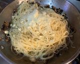 Foto langkah ke 5 dari resep Mushrooms Pasta.