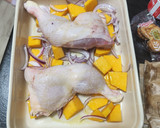 Foto del paso 4 de la receta: Pollo al horno con calabaza
