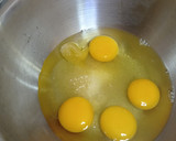 Foto langkah ke 3 dari resep Bolu Ketan Hitam Keju Lumer.