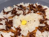 برياني بالدجاج والبصل المكرمل