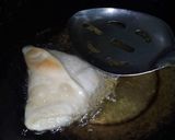A picture of step 14 of Noodles Samosa.