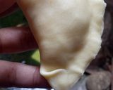 Foto langkah ke 9 dari resep Pastel Isi Bihun & Sambal Kacang (+ tutorial memilin pastel).