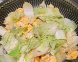 Foto langkah ke 2 dari resep Tumis sawi putih telur simple.