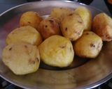 A picture of step 1 of Dum aloo mughlai.