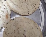 A picture of step 2 of Masala papad.