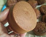 Foto langkah ke 7 dari resep Bolu karamel / Bolu Sarang Semut Mini.