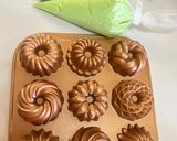 Foto langkah ke 5 dari resep Buttercake Pandan Ketan Hitam.