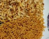 A picture of step 1 of Bhelpuri.