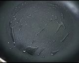A picture of step 5 of Egg paratha.