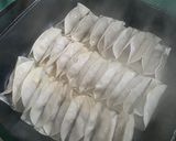 Gambar langkah 4 resipi Dumpling Daging Goreng.