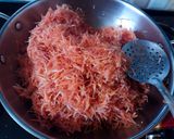 गाजर हलवा (gajar halwa recipe in marathi) रेसिपी स्टेप 2 फोटो 