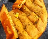 चीजी आटा गार्लिक ब्रेड(Cheese aata garlic bread recipe in Hindi) रेसिपी चरण 13 फोटो
