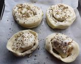 Foto del paso 4 de la receta: Rolls y empanaditas de queso con salamin