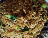 Foto langkah ke 5 dari resep Mie Goreng Telur Hati Sapi Sawi.