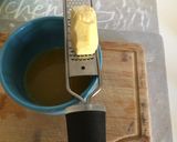 Foto del passaggio 2 della ricetta Vellutata di zucca all'arancia e zenzero, con pinoli tostati e pepe tostato e pestato