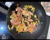 Hình bước làm 3 của món Ếch xào nghệ ớt chuông