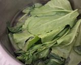 A picture of step 2 of Double tadka lahsuni Palak khichdi.
