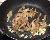 รูปขั้นตอนการทำที่ 3 ของ ปลาหมึกแห้งผัดไข่