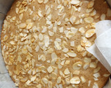 Foto del paso 5 de la receta: Torta húmeda con puré de manzana y almendras