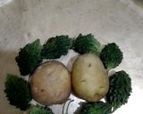 উচ্ছে আলু ভাজা(uche aloo vaza recipe in bengali) রেসিপির ধাপ 1 ছবি