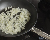 Foto del paso 2 de la receta: Pimientos rellenos de carne con salsa de trufa. 🫑🌶️