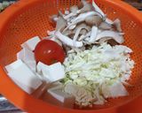 Hình bước làm 1 của món Canh tôm nấm đậu hũ