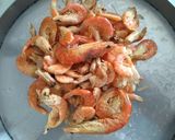 Foto del paso 1 de la receta: Caldo de pescado con camarones