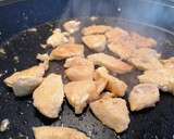 Foto del paso 2 de la receta: Arroz con pollo y caracoles