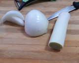 Foto del paso 3 de la receta: Merluza en salsa con coliflor y guisantes