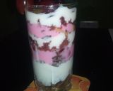 A picture of step 4 of Yogurt parfait.