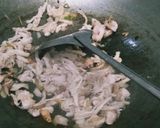 Foto langkah ke 2 dari resep Cah Ayam Jamur.