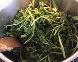 Une image de l'étape 3 de Potage de cresson,pommes de terre prunelle et céleri branche à la crème et épices italiennes.