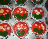 A picture of step 5 of Watermelon cupcakes.