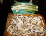Foto del paso 5 de la receta: Bifes de chorizo con guarnición de puerros y hongos al vino blanco