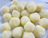 Foto del paso 4 de la receta: Bolitas de patata rellenas de queso Morbier y salchicha