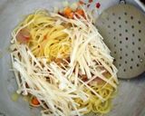 Foto langkah ke 5 dari resep Spaghetti aglio olio sosis enoki.