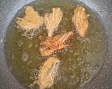 Gambar langkah 3 resipi Enoki Goreng Horlick.