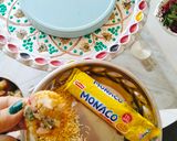A picture of step 4 of Monaco Biscuit Sev puri / Monaco Sandwich.
