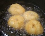 A picture of step 3 of Tricolour Sambhar Vada.