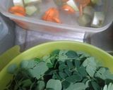 Foto langkah ke 1 dari resep Bening Kelor wortel Labu.